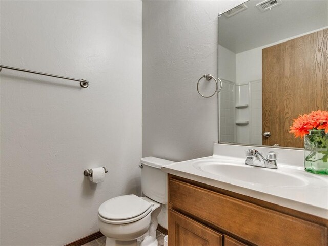 4537 SE 80th St, Del City, OK 73135 - bathroom with vanity, toilet, and a textured wall