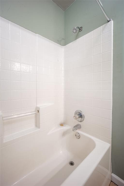 1704 Sumac Dr, Norman, OK 73071 - full bath featuring washtub / shower combination