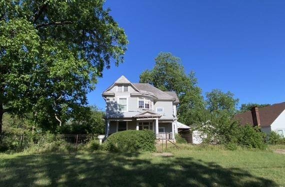 820 NW E St, Ardmore, OK 73401 - back of house with a yard