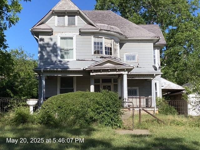 820 NW E St, Ardmore, OK 73401 - victorian home with covered porch