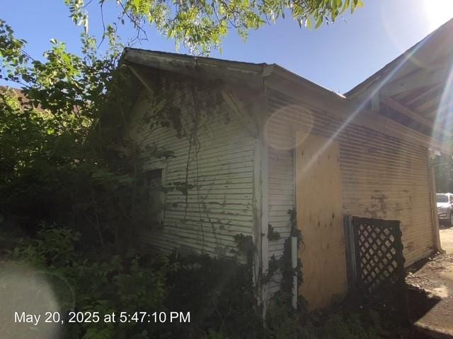 820 NW E St, Ardmore, OK 73401 - view of side of home
