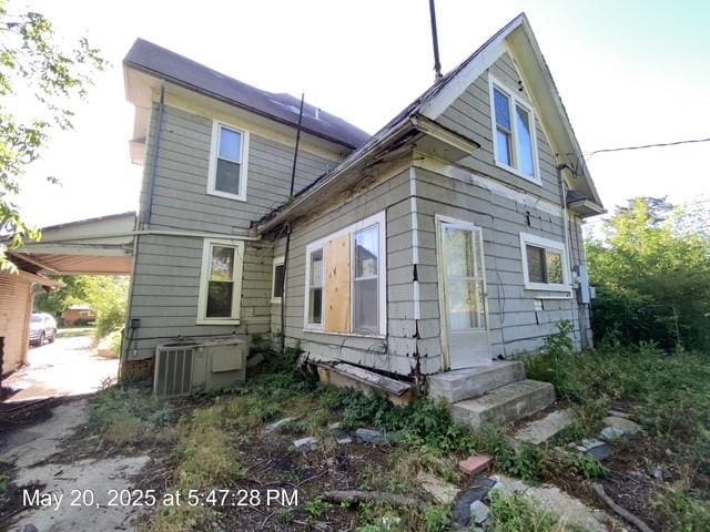 820 NW E St, Ardmore, OK 73401 - back of property with entry steps and central AC unit
