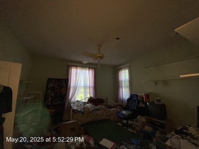 820 NW E St, Ardmore, OK 73401 - living area with ceiling fan