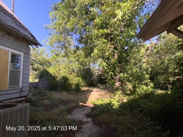820 NW E St, Ardmore, OK 73401 - view of yard with cooling unit