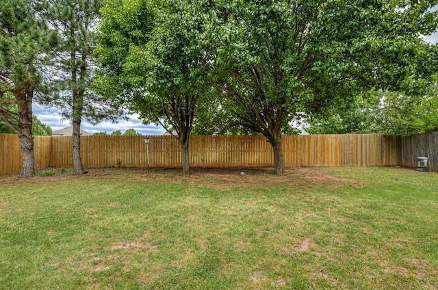 2121 NE 13th St, Moore, OK 73160 - view of yard