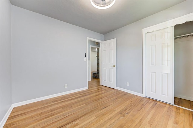 1206 Monroe Dr, Shawnee, OK 74804 - unfurnished bedroom featuring light wood finished floors, baseboards, and a closet