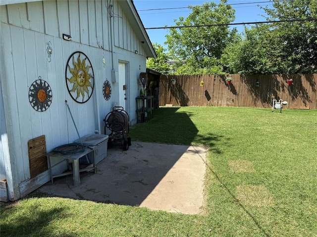 view of yard with a patio area