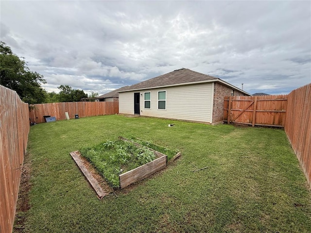 1701 Cambridge Row, The Village, OK 73120 - view of yard with a garden