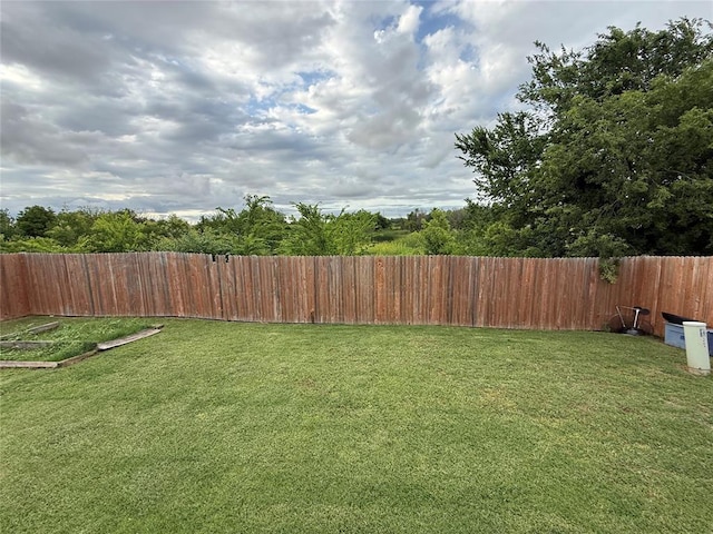 1701 Cambridge Row, The Village, OK 73120 - view of yard