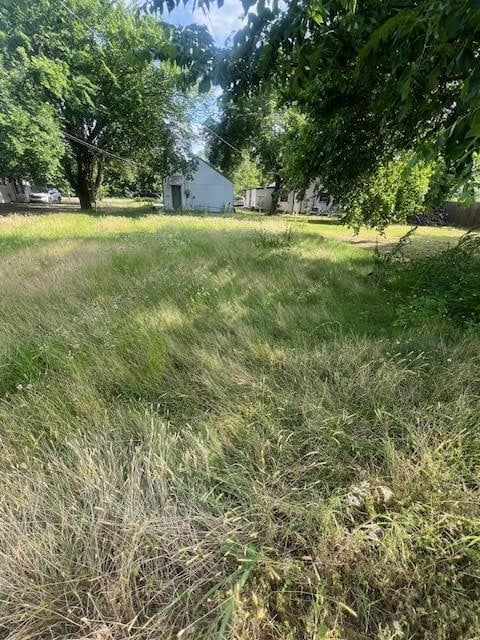 303 Grove St, Perry, OK 73077 - view of yard