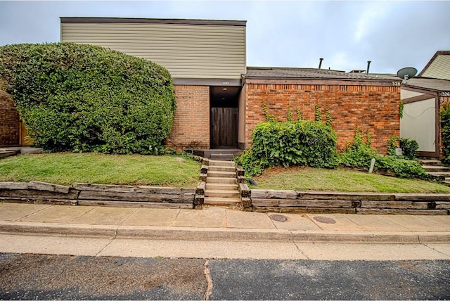 400 Timberwind Rd, Edmond, OK 73034 - mid-century home with brick siding