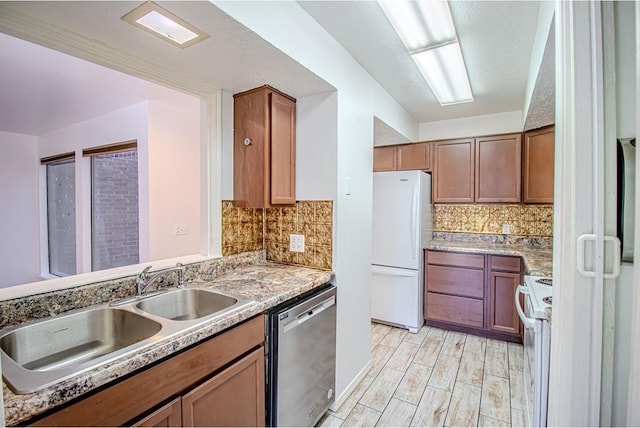 400 Timberwind Rd, Edmond, OK 73034 - kitchen with white appliances, a sink, decorative backsplash, light wood-type flooring, and brown cabinetry