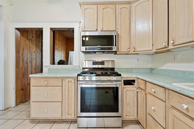 624 N Wentz St, Guthrie, OK 73044 - kitchen with stainless steel appliances, light brown cabinetry, light countertops, and light tile patterned flooring