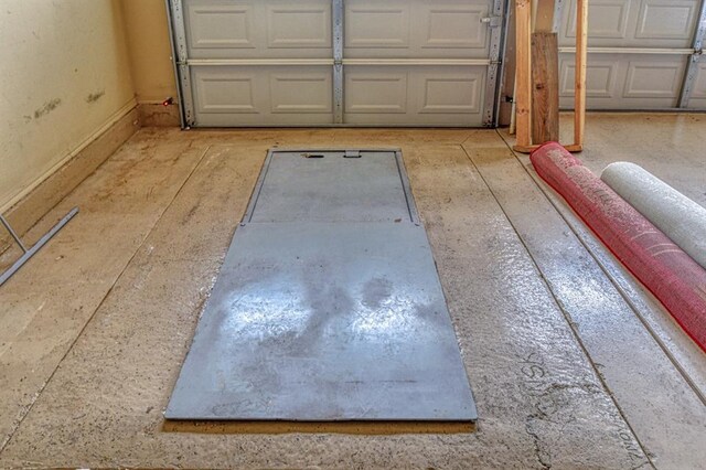 5524 SE 57th St, Oklahoma City, OK 73135 - view of garage