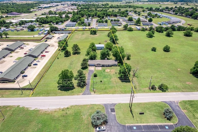 523 W Country Club Rd, Chickasha, OK 73018 - photo 1