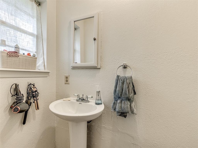 11379 Kirkwin Ln, Choctaw, OK 73020 - bathroom with a sink