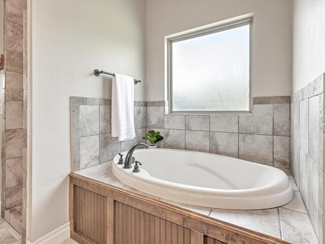 10740 Starboard Way, Edmond, OK 73025 - full bath with a garden tub