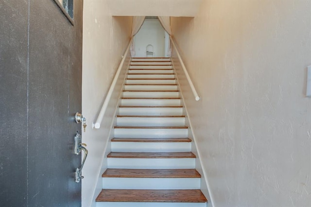 1502 NW 39th St, Oklahoma City, OK 73118 - view of stairway