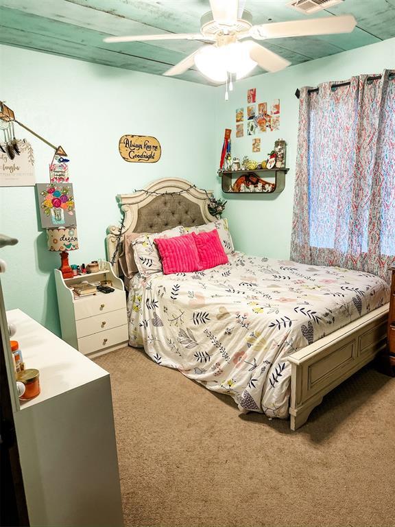 1913 Linwood St, Weatherford, OK 73096 - carpeted bedroom featuring a ceiling fan