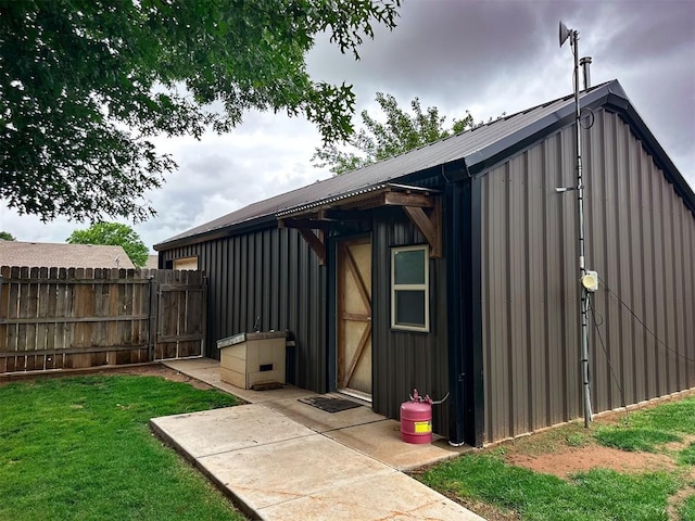 1913 Linwood St, Weatherford, OK 73096 - view of outbuilding featuring a gate