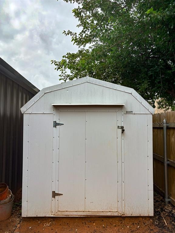 1913 Linwood St, Weatherford, OK 73096 - view of shed