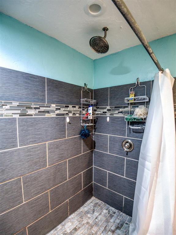 3109 SW 45th St, Oklahoma City, OK 73119 - bathroom with a tile shower
