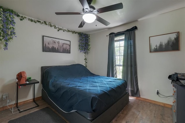 1811 N Bryan St, Shawnee, OK 74804 - bedroom featuring wood finished floors, baseboards, and ceiling fan