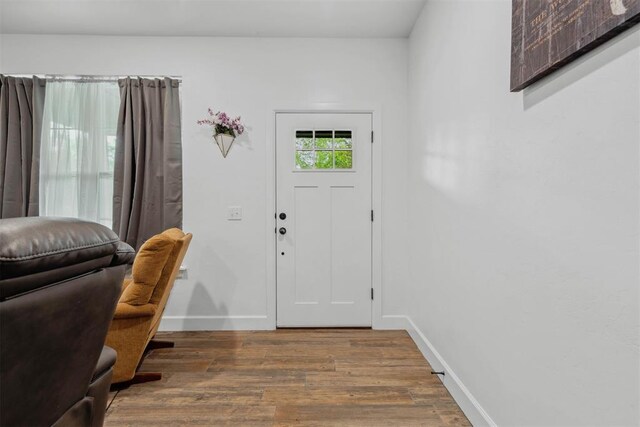 16315 SE 59th St, Choctaw, OK 73020 - foyer featuring wood finished floors and baseboards