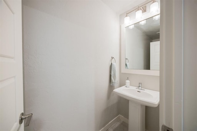 18020 Mounts Farm Rd, Edmond, OK 73012 - bathroom featuring a sink