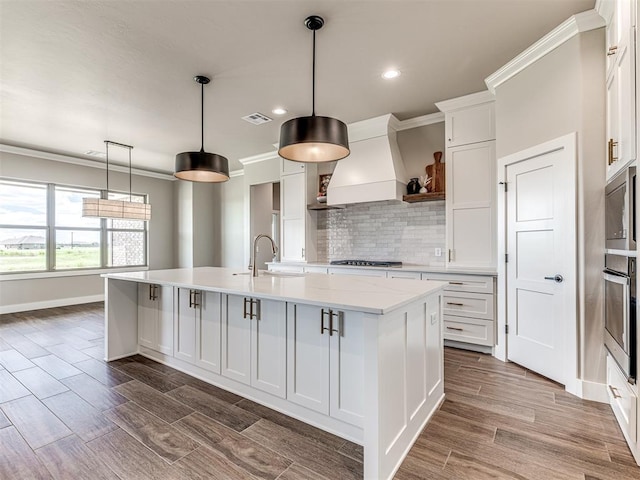 6841 Lake View Ct, Cashion, OK 73016 - kitchen with stainless steel appliances, crown molding, a center island with sink, open shelves, and white cabinetry