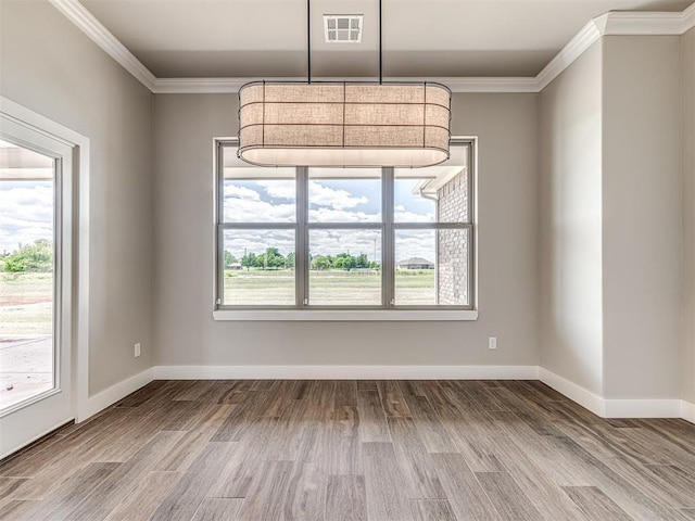 6841 Lake View Ct, Cashion, OK 73016 - empty room featuring ornamental molding, wood finished floors, and baseboards