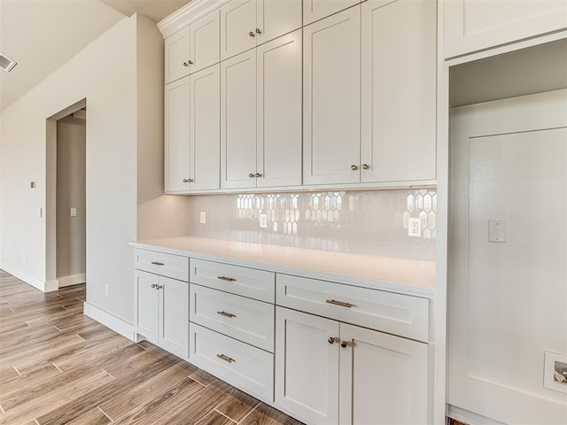 6860 Lake View Ct, Cashion, OK 73016 - kitchen with light countertops, backsplash, and light wood finished floors