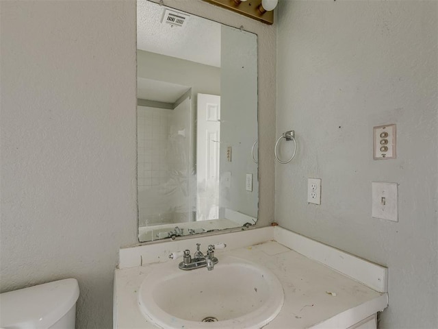 2720 SW 74th St Unit 6, Oklahoma City, OK 73159 - bathroom with vanity and toilet