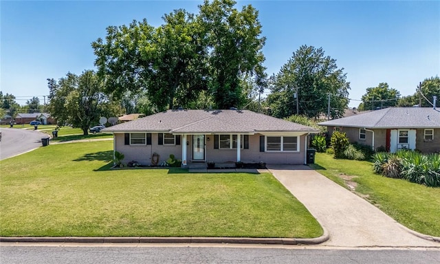840 NW 14th St, Moore, OK 73160 - ranch-style home featuring a front yard and driveway