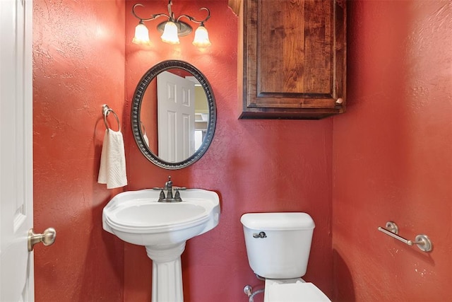 10650 Hunters Pointe, Edmond, OK 73034 - bathroom featuring toilet