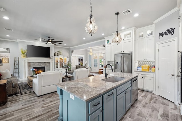 4813 Hambletonian Ln, Mustang, OK 73064 - kitchen featuring appliances with stainless steel finishes, a sink, ceiling fan, ornamental molding, and white cabinets