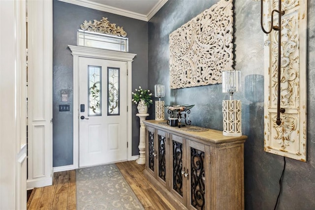 704 N Geronimo Way, Mustang, OK 73064 - foyer entrance featuring wood finished floors and crown molding