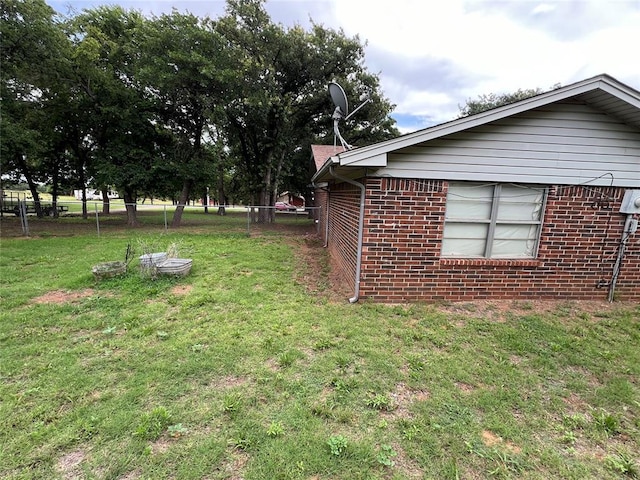 3014 S Mission St, Anadarko, OK 73005 - view of yard