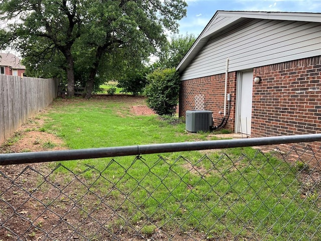 3014 S Mission St, Anadarko, OK 73005 - view of yard
