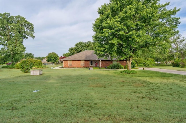 106 Dee Dee Dr, Shawnee, OK 74804 - view of green lawn