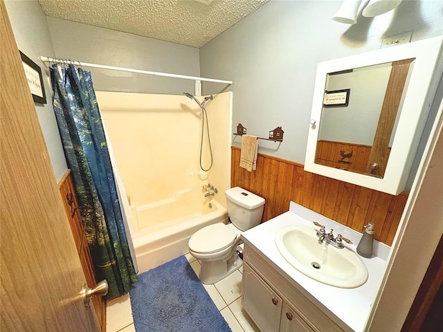 900 Hairston St, Altus, OK 73521 - full bathroom featuring wainscoting, wooden walls, shower / tub combo with curtain, toilet, and vanity