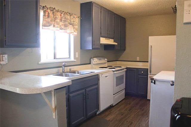 900 Hairston St, Altus, OK 73521 - kitchen with under cabinet range hood, white appliances, a sink, a textured ceiling, and light countertops