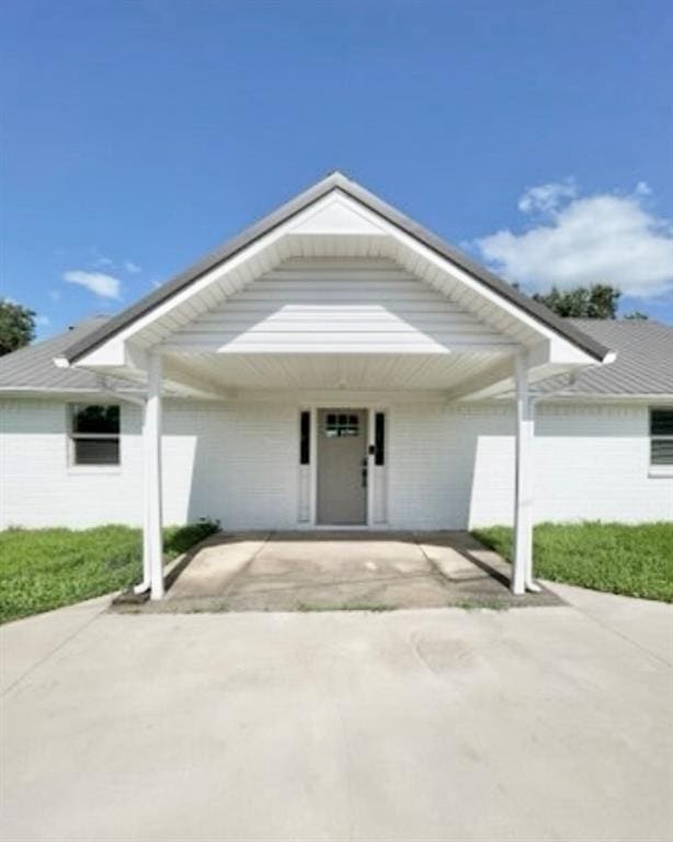 1304 W Walnut St, Tecumseh, OK 74873 - view of front of house