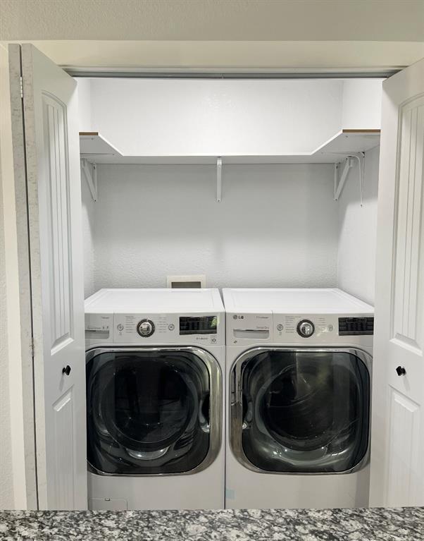 1304 W Walnut St, Tecumseh, OK 74873 - laundry area featuring washer and clothes dryer