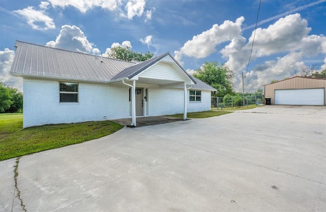 1304 W Walnut St, Tecumseh, OK 74873 - photo 1