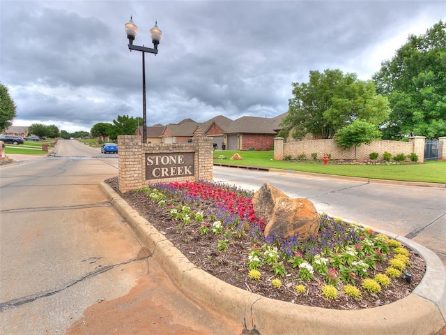 113 Stone Creek Dr, Midwest City, OK 73130 - view of community sign