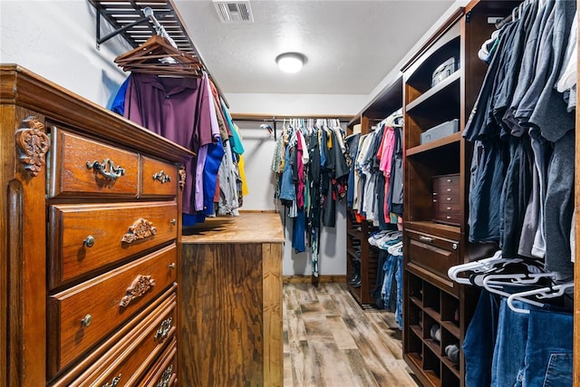 1113 Winnipeg Dr, Yukon, OK 73099 - walk in closet featuring light wood-style flooring