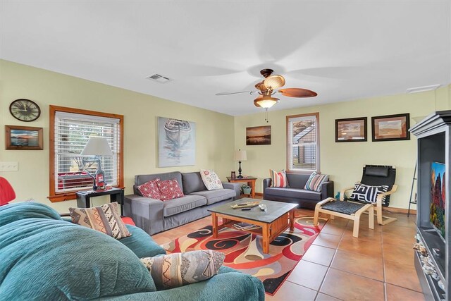 23596 Beach Haven Dr, Granite, OK 73547 - tiled living area with a ceiling fan