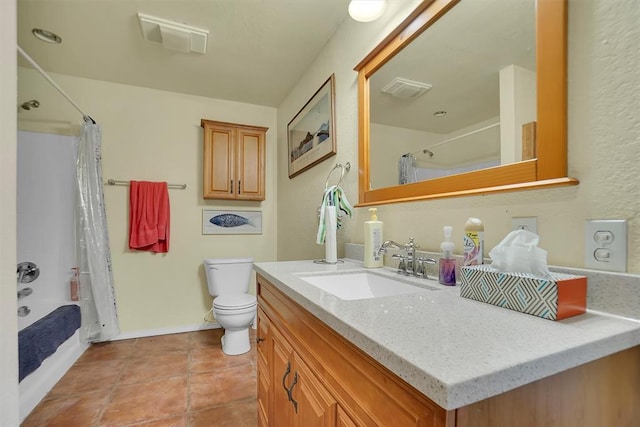 23596 Beach Haven Dr, Granite, OK 73547 - bathroom featuring toilet, vanity, shower / bath combination with curtain, tile patterned floors, and baseboards