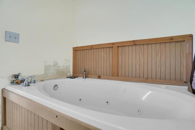 23596 Beach Haven Dr, Granite, OK 73547 - full bathroom featuring a jetted tub